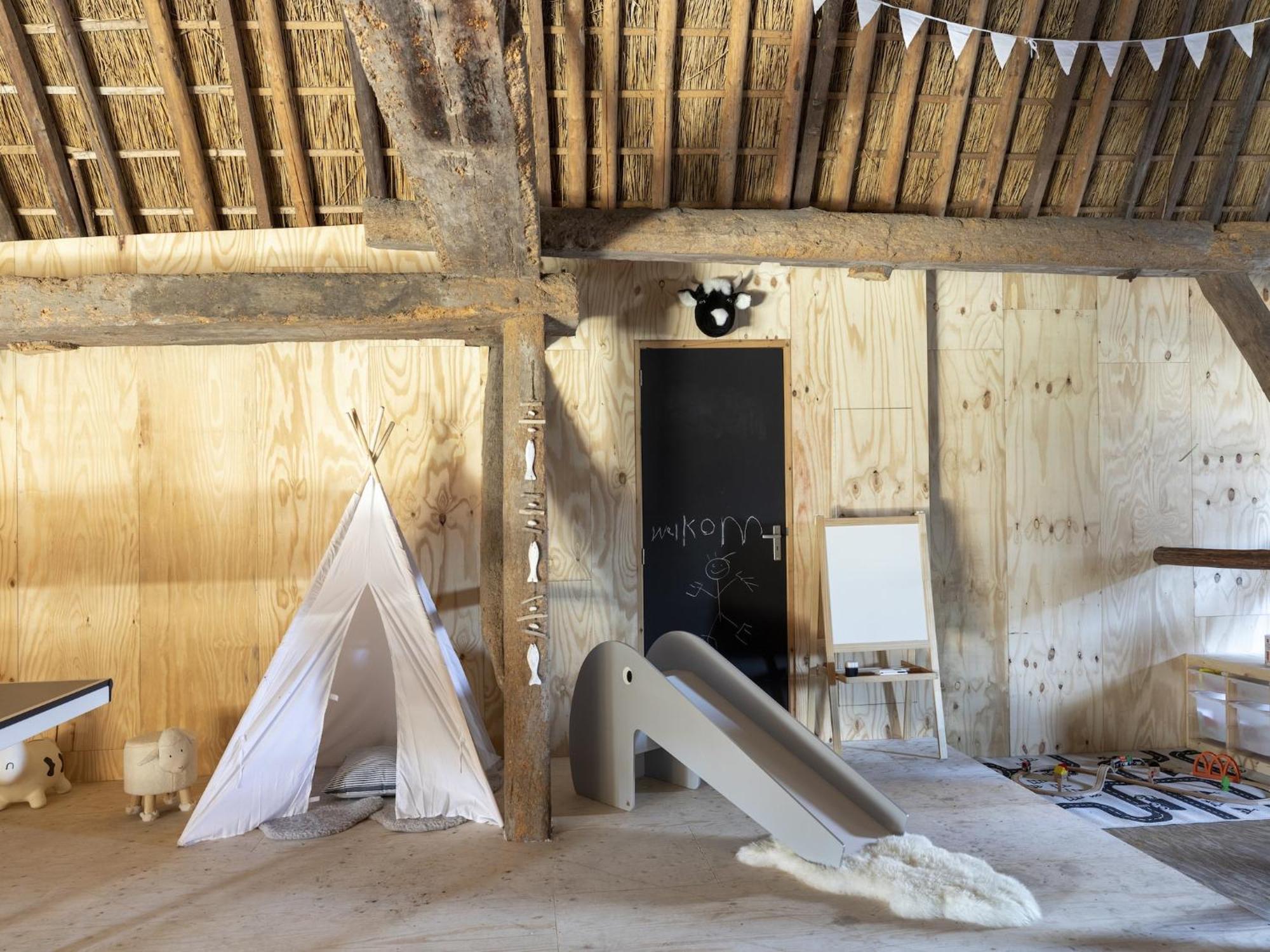 Luxuriously Restored Farmhouse With Trendy Interior Close To Sea And Forest ครูท ภายนอก รูปภาพ